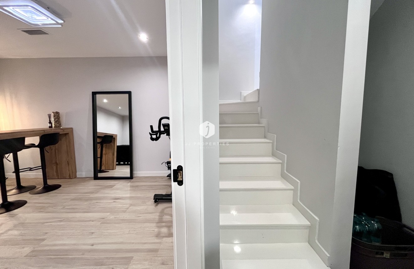 Resale - Villa -
Punta Prima - Costa Blanca