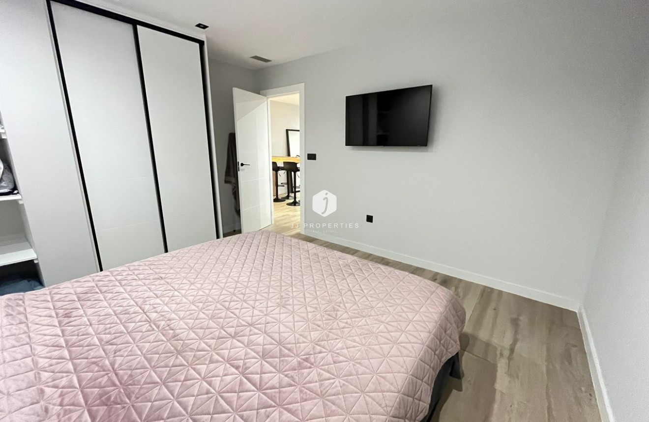 Resale - Villa -
Punta Prima - Costa Blanca