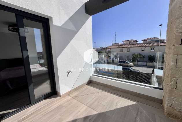 Resale - Villa -
Punta Prima - Costa Blanca