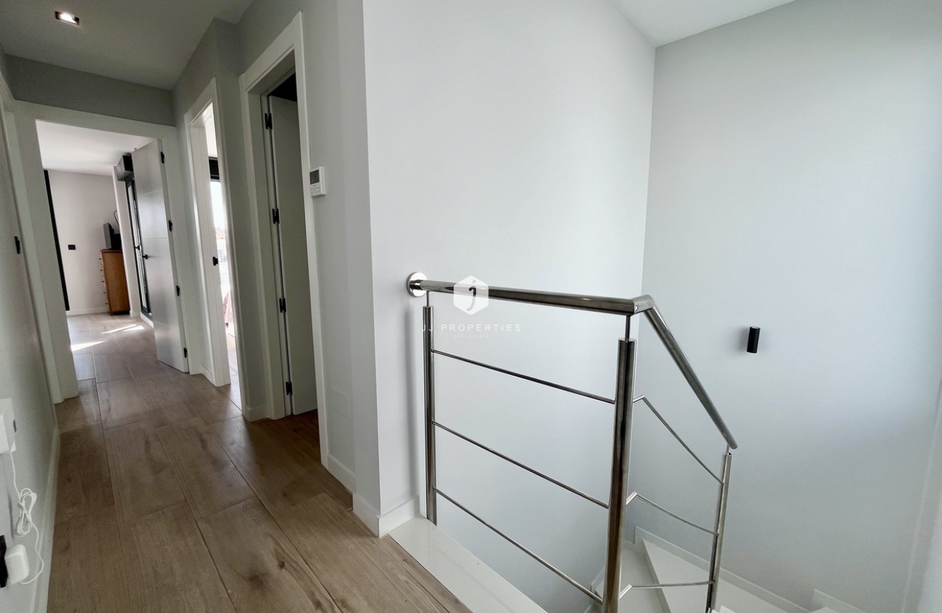 Resale - Villa -
Punta Prima - Costa Blanca