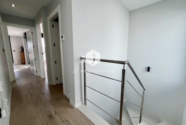 Resale - Villa -
Punta Prima - Costa Blanca