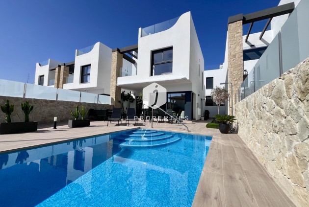 Resale - Villa -
Punta Prima - Costa Blanca