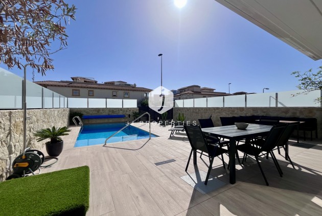 Resale - Villa -
Punta Prima - Costa Blanca