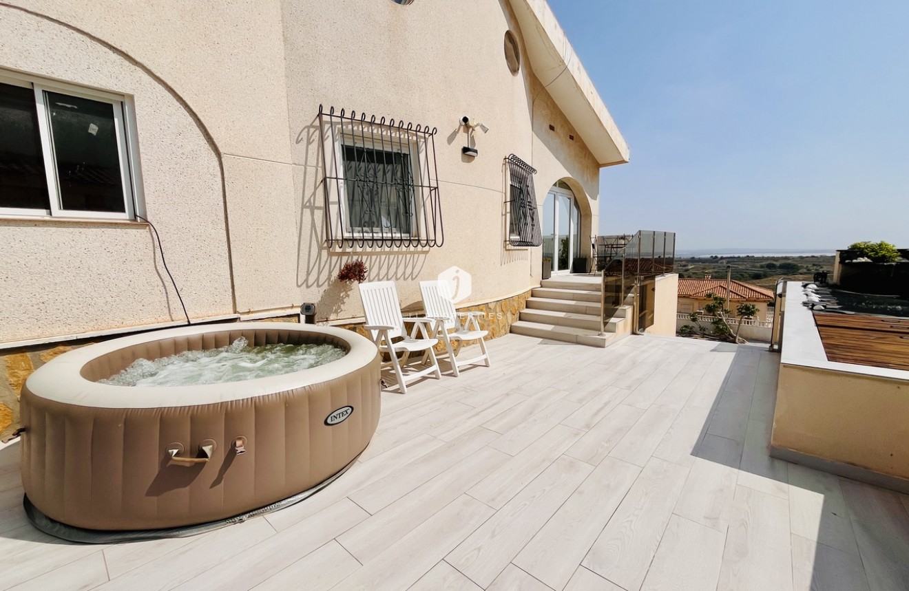 Resale - Villa -
San Miguel de Salinas - Inland