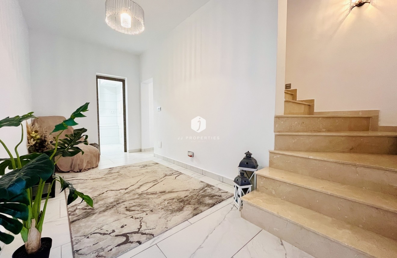 Resale - Villa -
San Miguel de Salinas - Inland