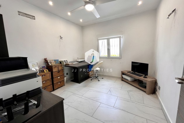 Resale - Villa -
San Miguel de Salinas - Inland