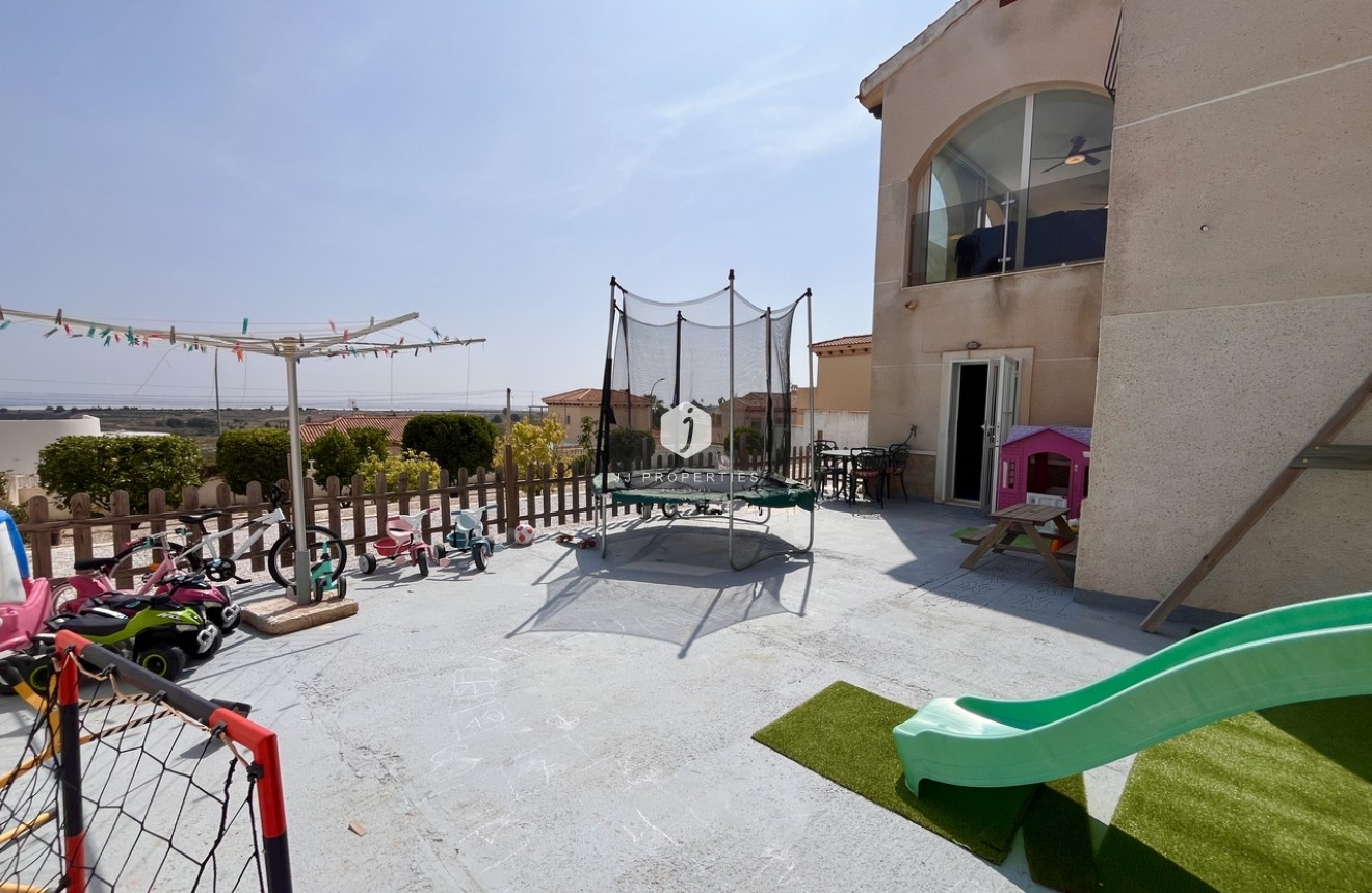 Resale - Villa -
San Miguel de Salinas - Inland