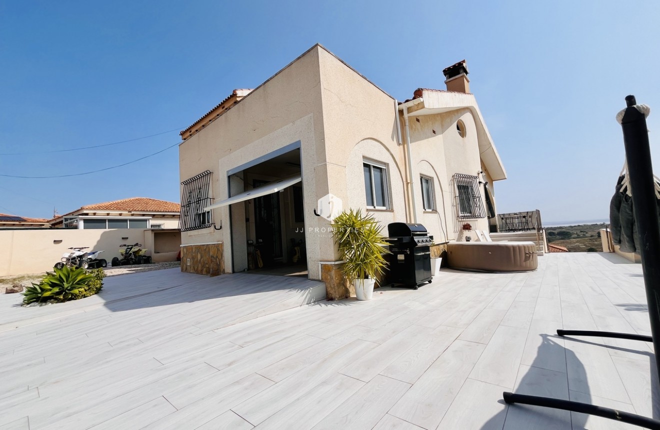 Resale - Villa -
San Miguel de Salinas - Inland