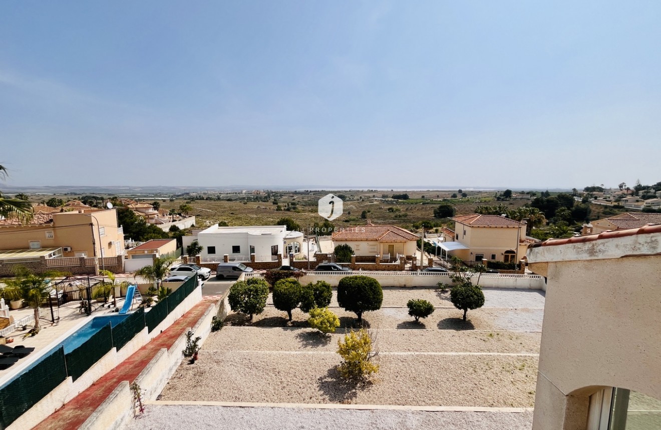 Resale - Villa -
San Miguel de Salinas - Inland