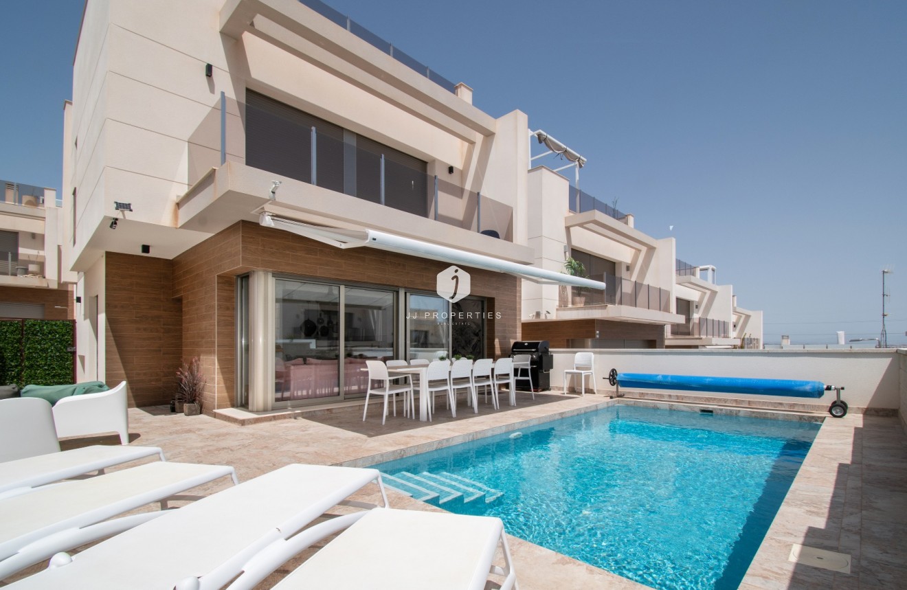 Resale - Villa -
Orihuela Costa - Costa Blanca