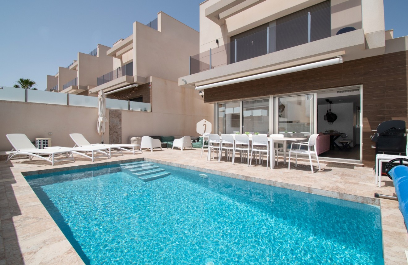 Resale - Villa -
Orihuela Costa - Costa Blanca
