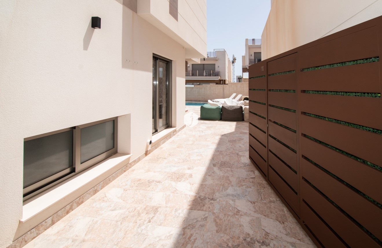 Resale - Villa -
Orihuela Costa - Costa Blanca