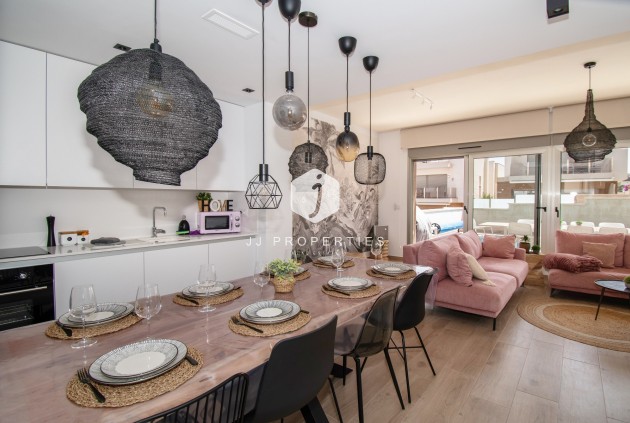 Resale - Villa -
Orihuela Costa - Costa Blanca