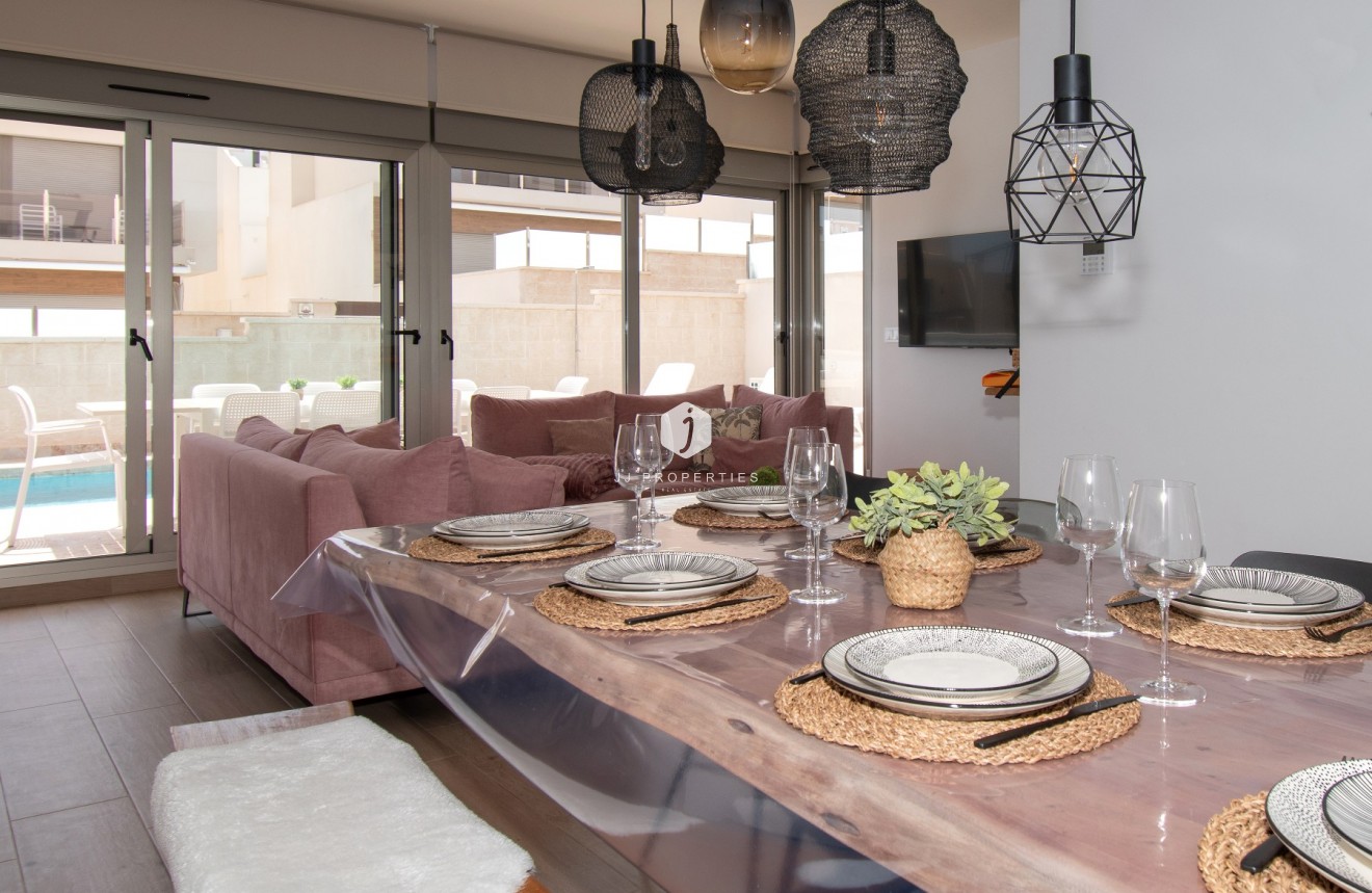 Resale - Villa -
Orihuela Costa - Costa Blanca