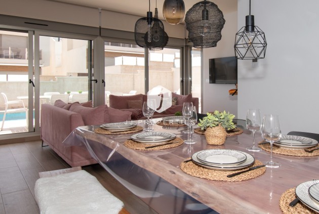 Resale - Villa -
Orihuela Costa - Costa Blanca