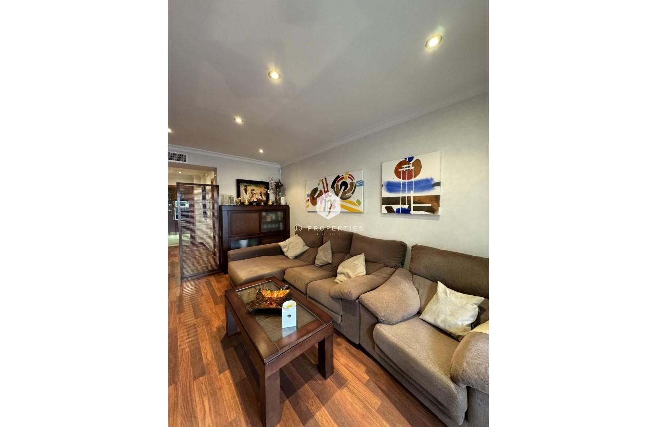 Resale - Apartment / flat -
Torrevieja - Playa del Cura