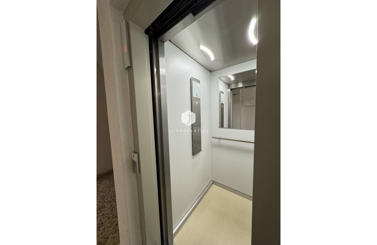 Resale - Apartment / flat -
Torrevieja - Playa del Cura