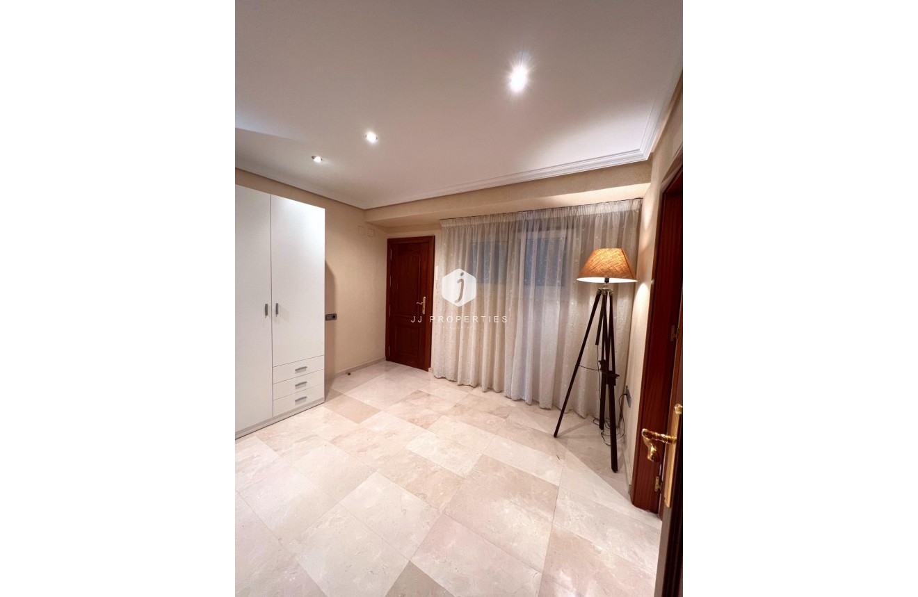 Tweedehands - duplex -
Torrevieja