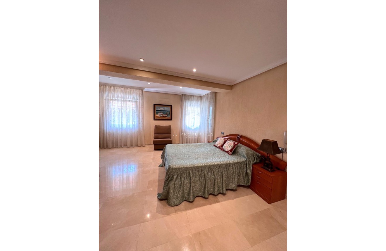 Tweedehands - duplex -
Torrevieja