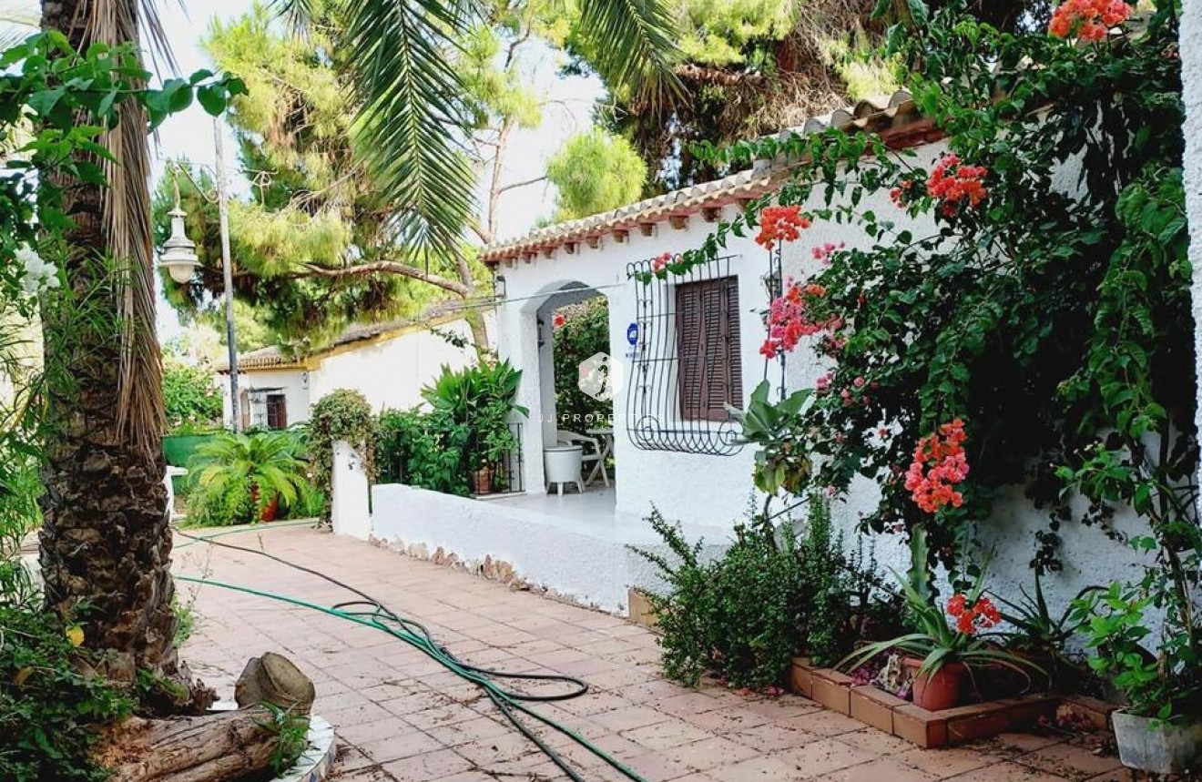 Resale - Villa -
Orihuela Costa - Punta Prima