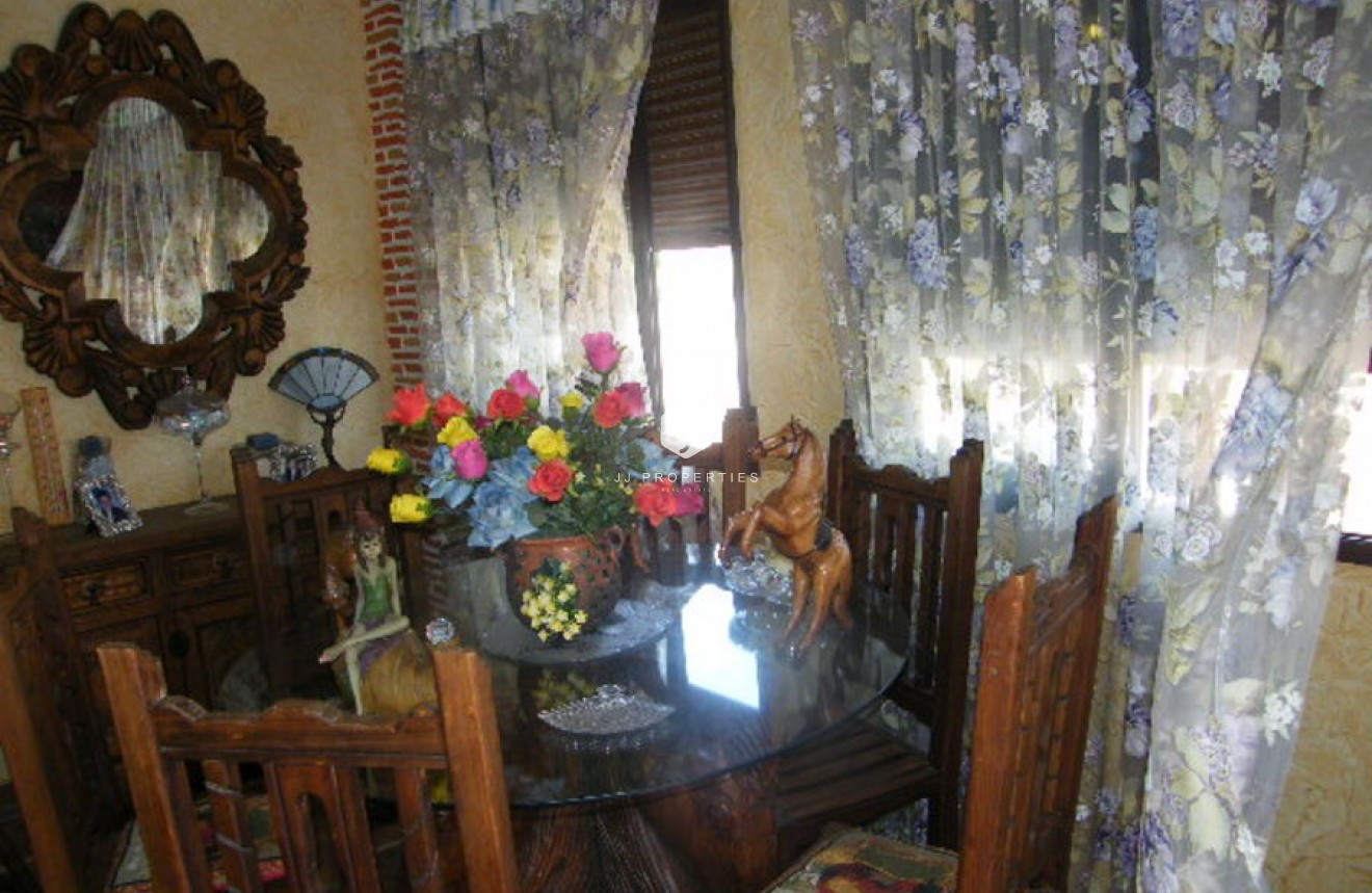Resale - Chalet -
Daya Nueva - Costa Blanca