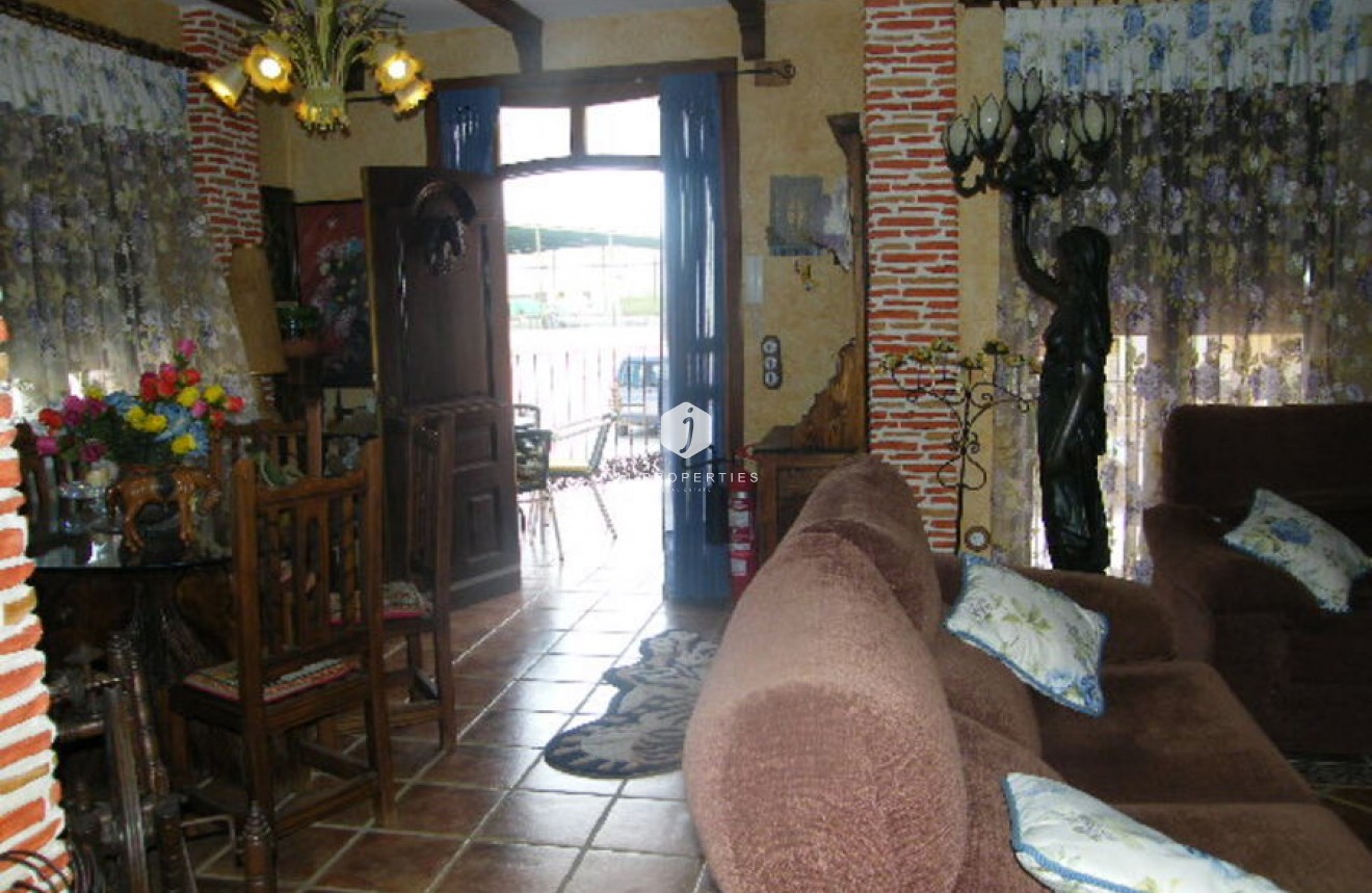 Resale - Chalet -
Daya Nueva - Costa Blanca