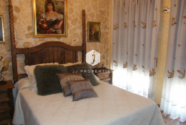 Resale - Chalet -
Daya Nueva - Costa Blanca