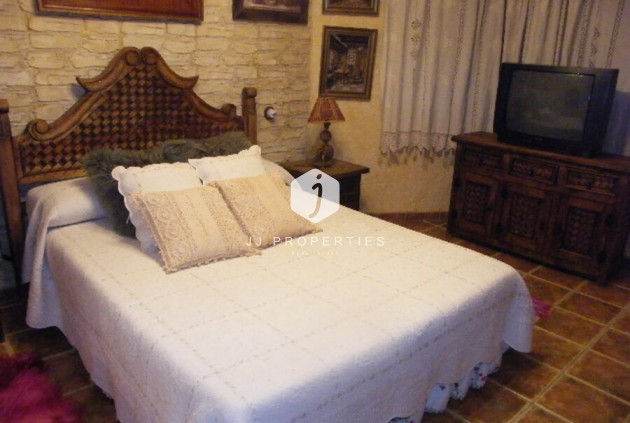Resale - Chalet -
Daya Nueva - Costa Blanca