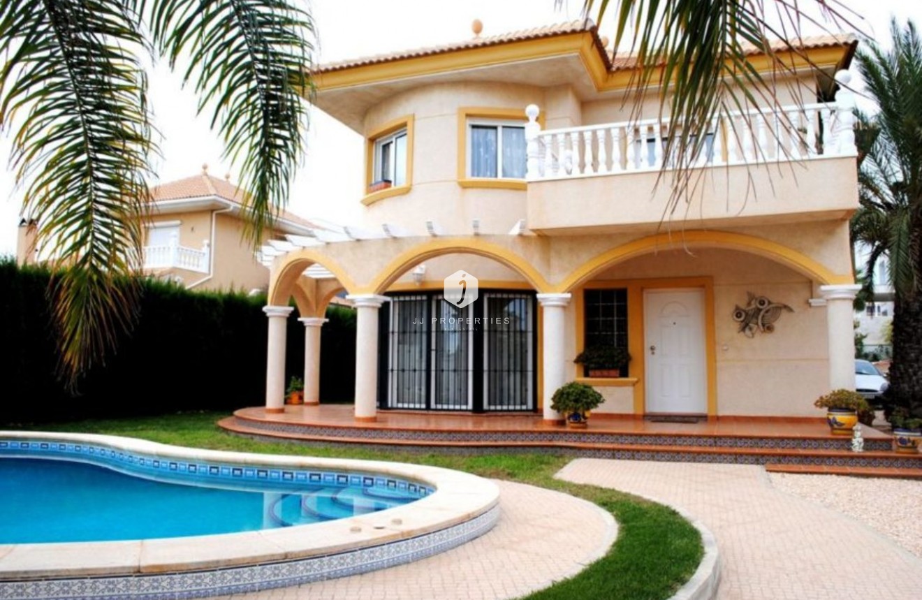 Resale - Villa -
La Zenia - Costa Blanca