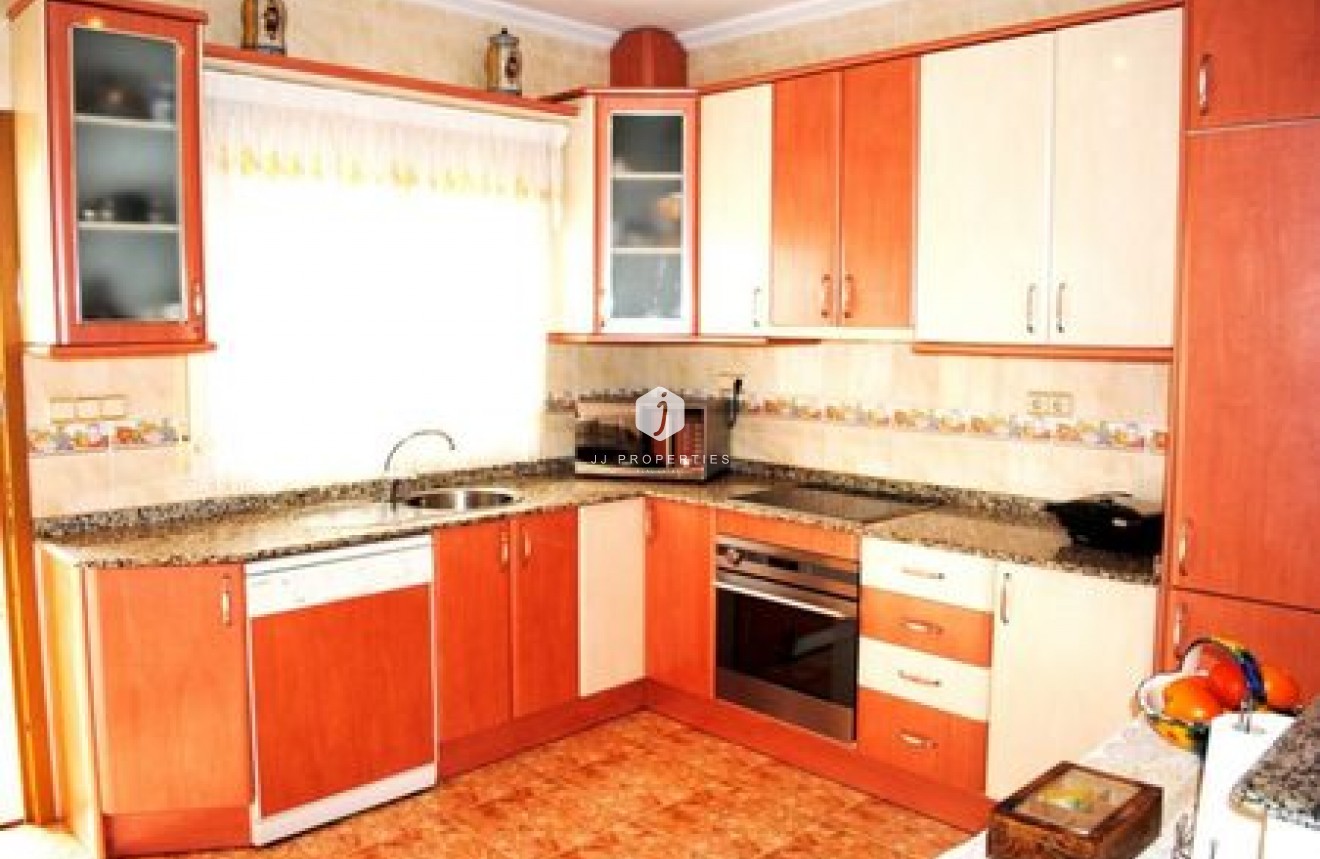 Resale - Villa -
La Zenia - Costa Blanca