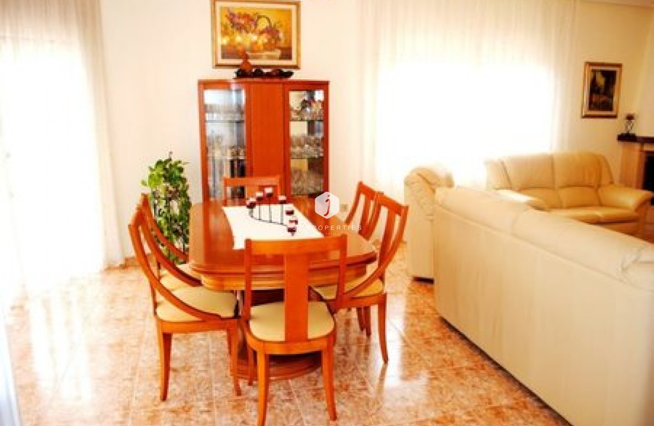 Resale - Villa -
La Zenia - Costa Blanca