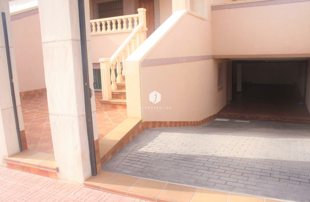 Resale - Chalet -
Los Altos - Costa Blanca