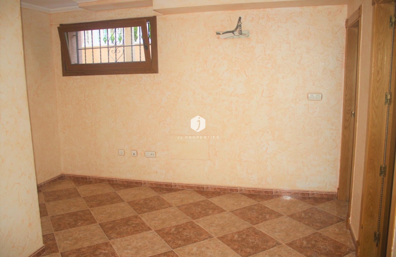 Resale - Chalet -
Los Altos - Costa Blanca