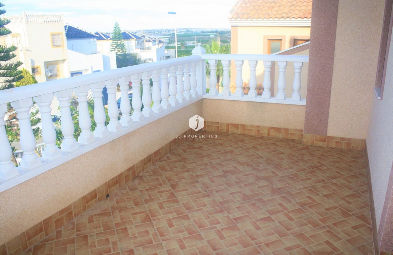 Resale - Chalet -
Los Altos - Costa Blanca