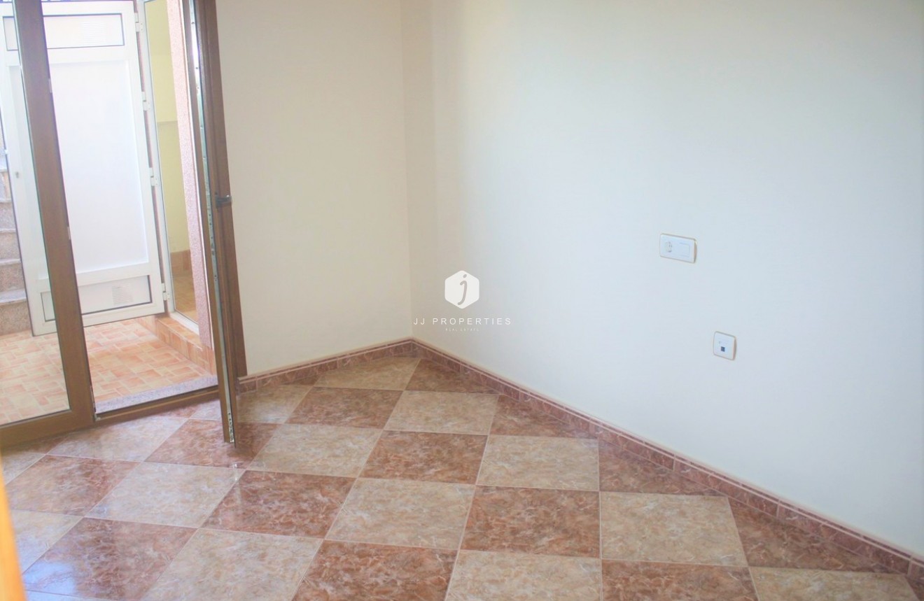 Resale - Chalet -
Los Altos - Costa Blanca