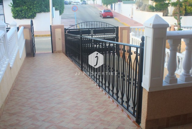 Resale - Chalet -
Los Altos - Costa Blanca