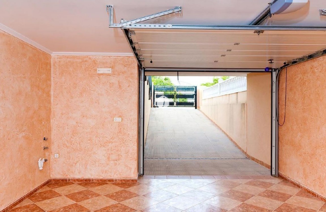 Resale - Chalet -
Los Altos - Costa Blanca