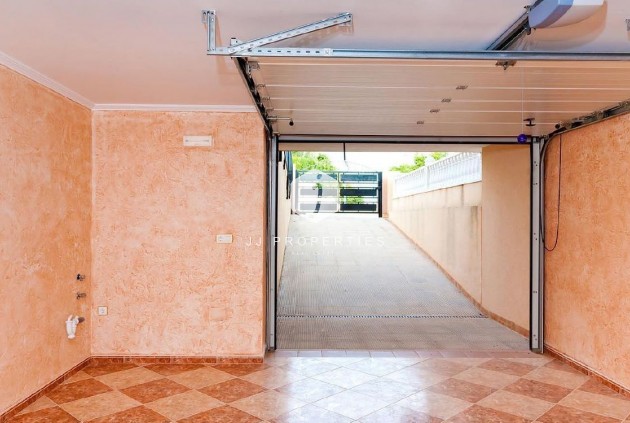 Resale - Chalet -
Los Altos - Costa Blanca