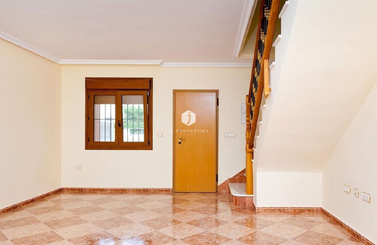Resale - Chalet -
Los Altos - Costa Blanca