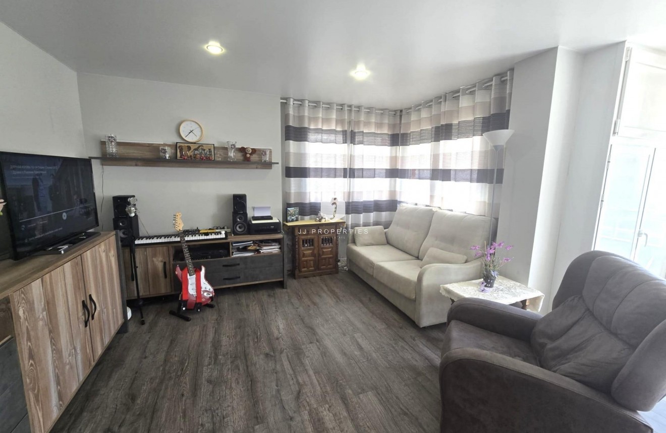 Resale - Apartment / flat -
Torrevieja - Playa del Cura