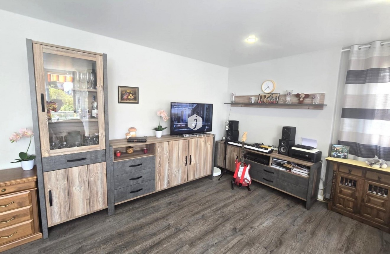 Resale - Apartment / flat -
Torrevieja - Playa del Cura