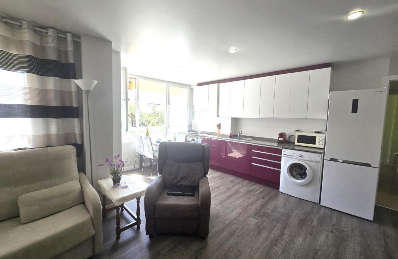 Resale - Apartment / flat -
Torrevieja - Playa del Cura