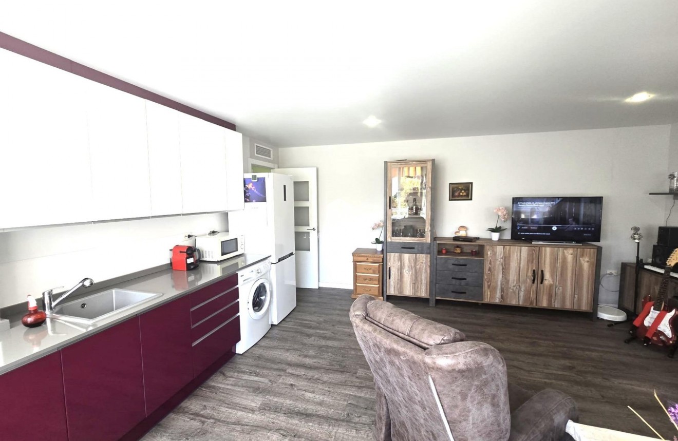 Resale - Apartment / flat -
Torrevieja - Playa del Cura