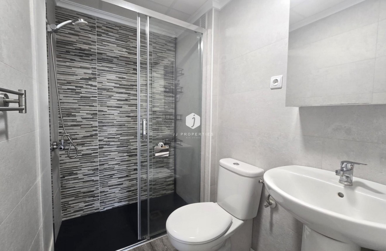 Resale - Apartment / flat -
Torrevieja - Playa del Cura