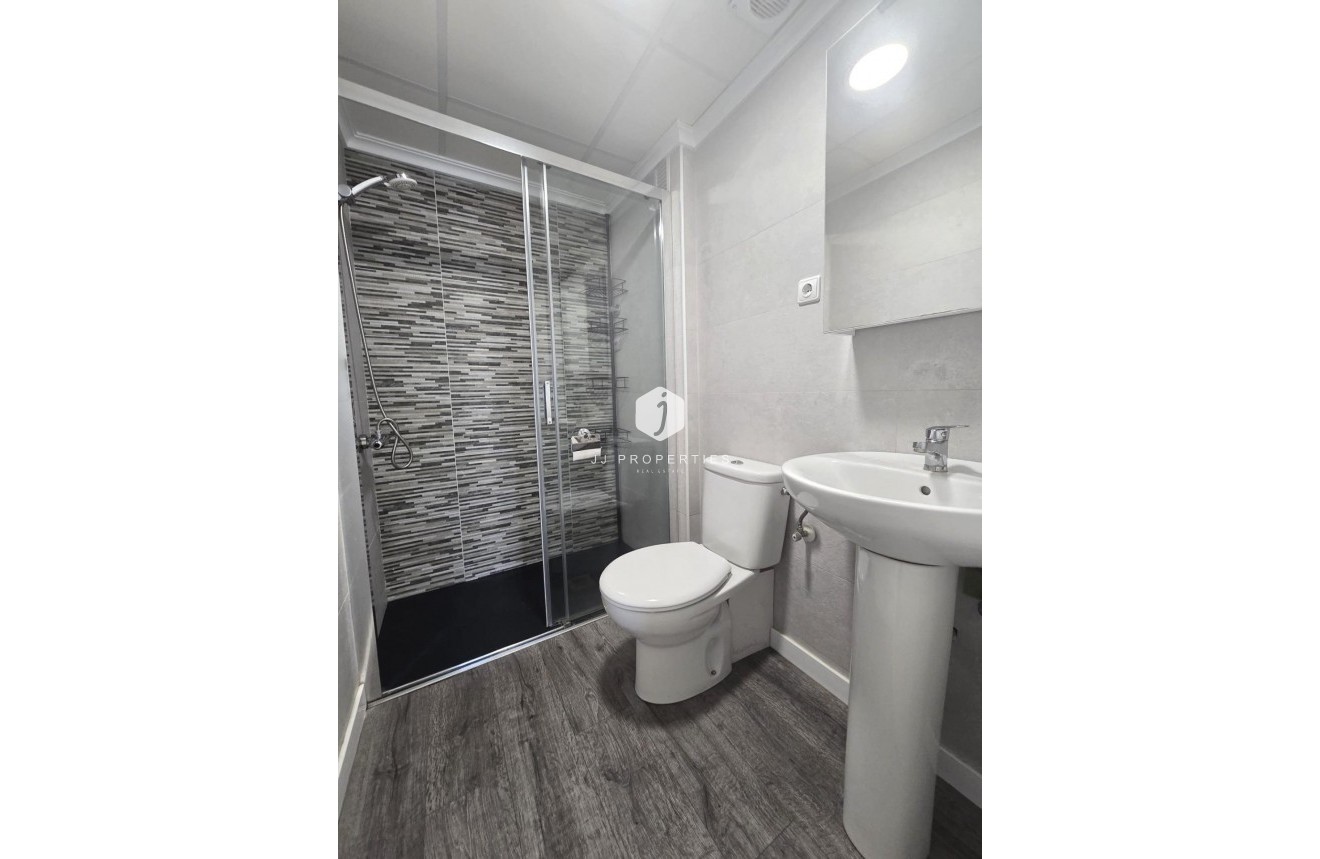 Resale - Apartment / flat -
Torrevieja - Playa del Cura