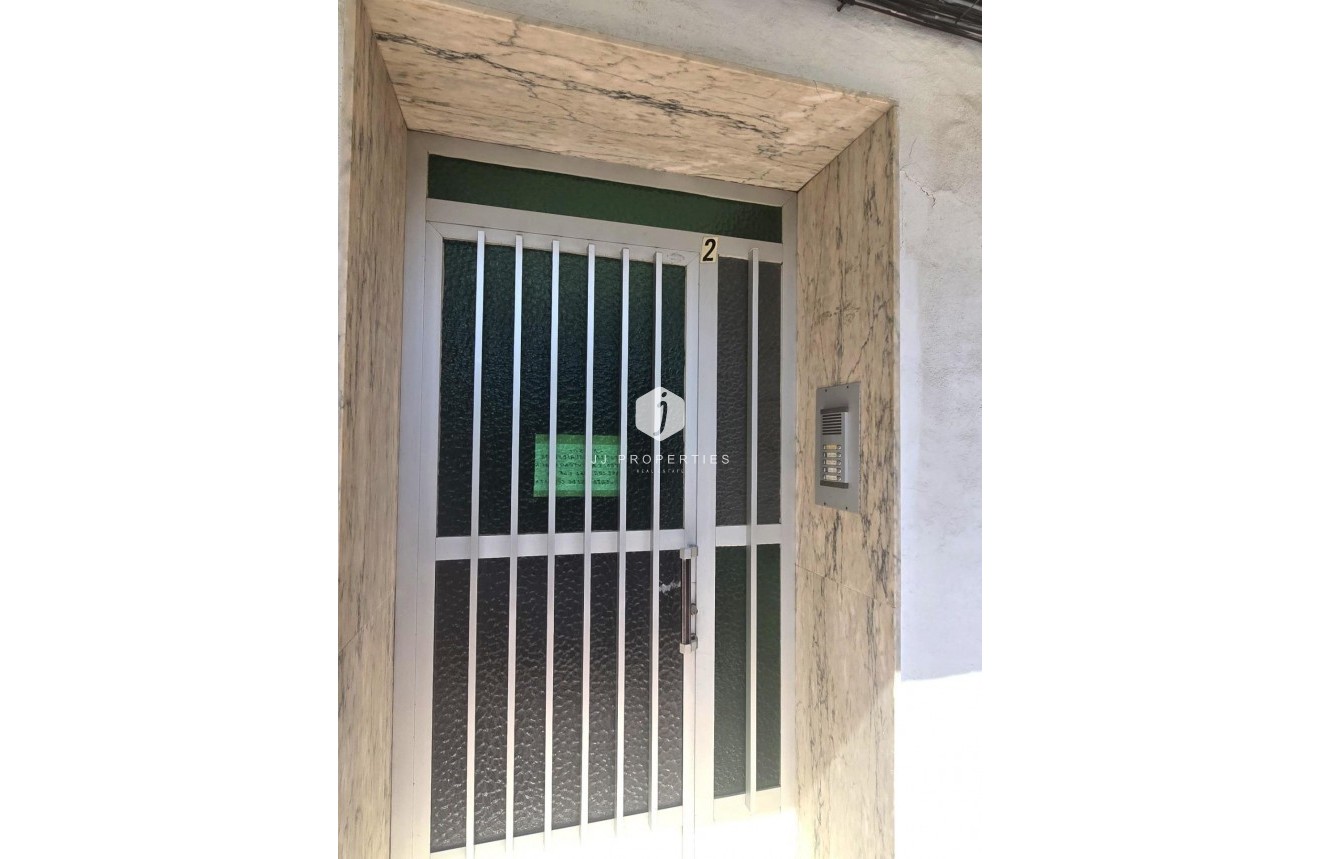 Resale - Apartment / flat -
Torrevieja - Playa del Cura