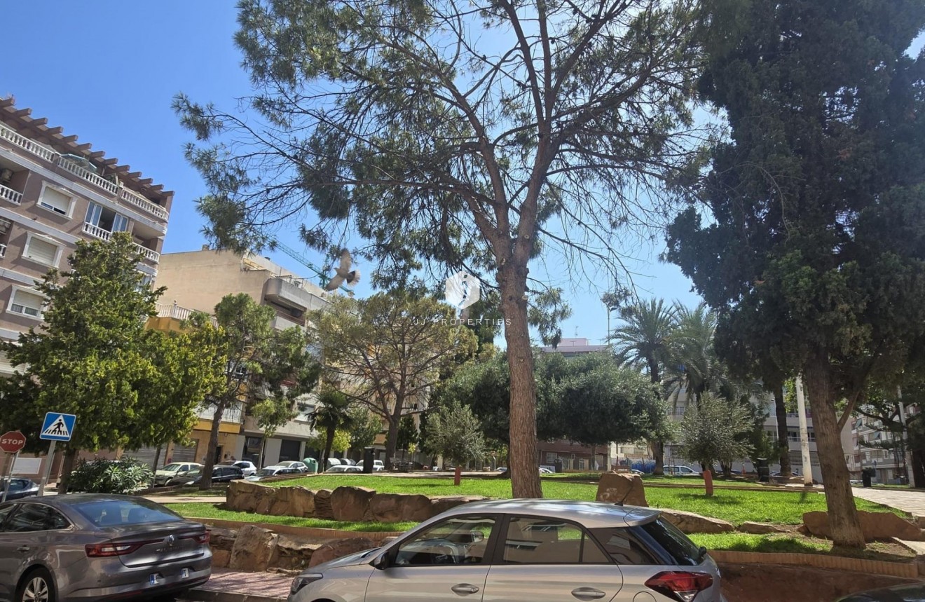 Resale - Apartment / flat -
Torrevieja - Playa del Cura