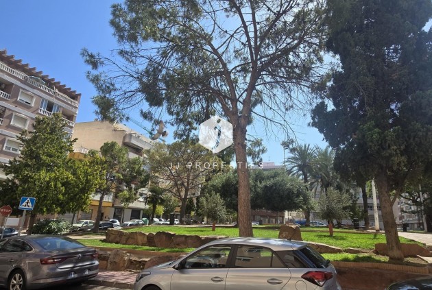 Resale - Apartment / flat -
Torrevieja - Playa del Cura