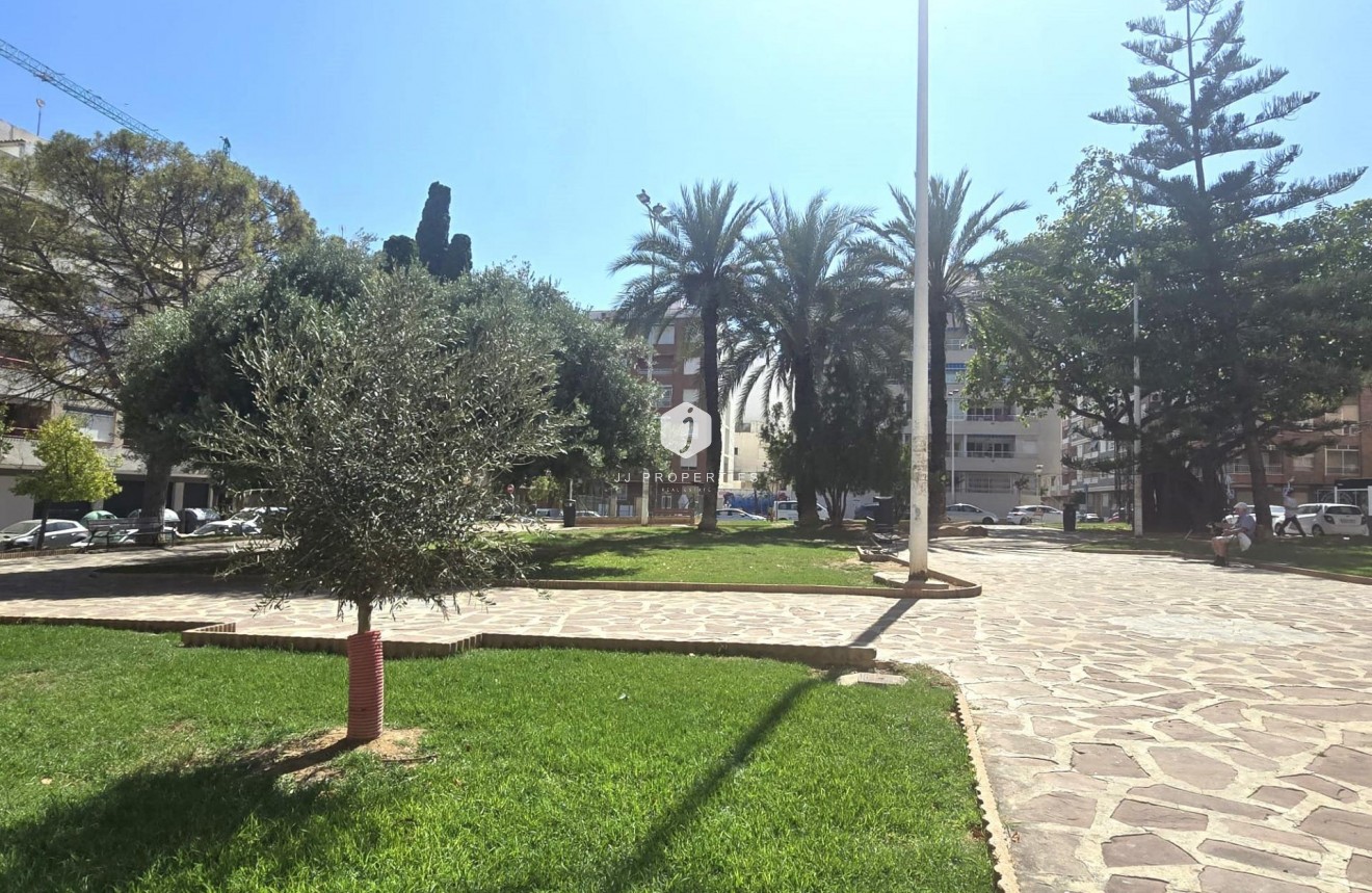 Resale - Apartment / flat -
Torrevieja - Playa del Cura