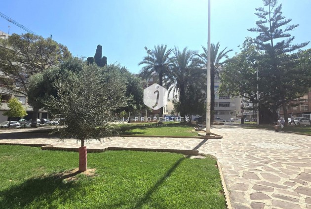 Resale - Apartment / flat -
Torrevieja - Playa del Cura